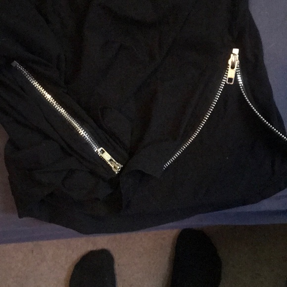 No name ruffled long tee 15$ 1 25$ 2 - Picture 3 of 4